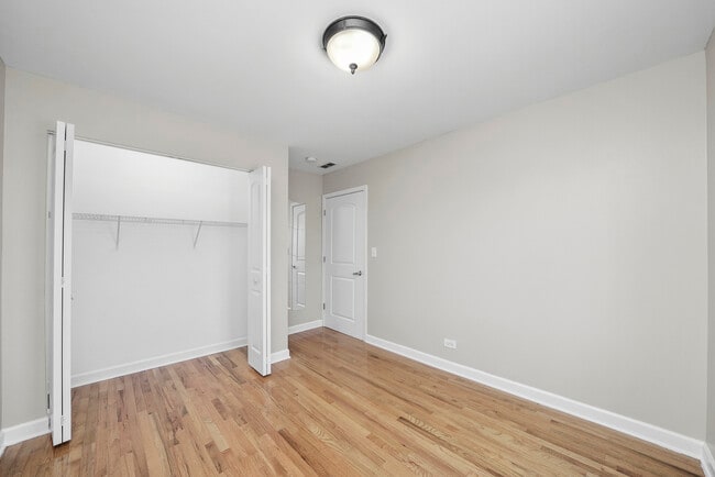 Building Photo - 3423 Ridgeland Ave