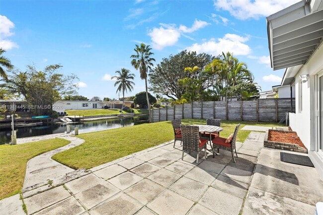 Building Photo - 10750 SW 43rd Ln