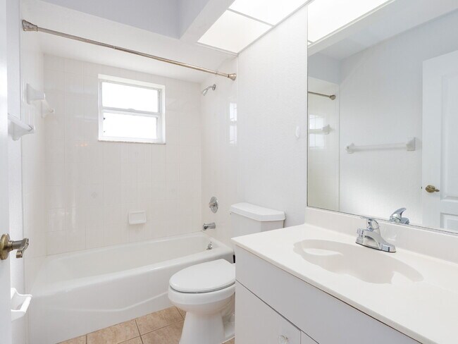 Building Photo - RENT THIS HOME WITH ZERO DEPOSIT