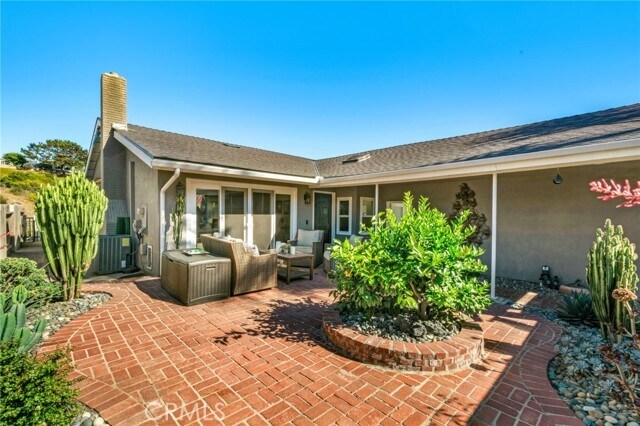 Building Photo - 832 Camino De Los Mares
