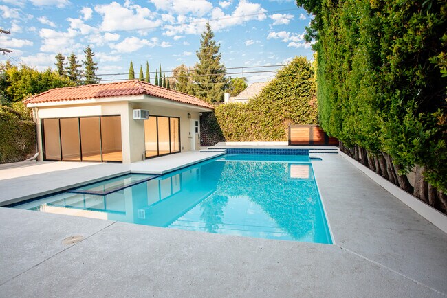 Building Photo - 157 N Vista St