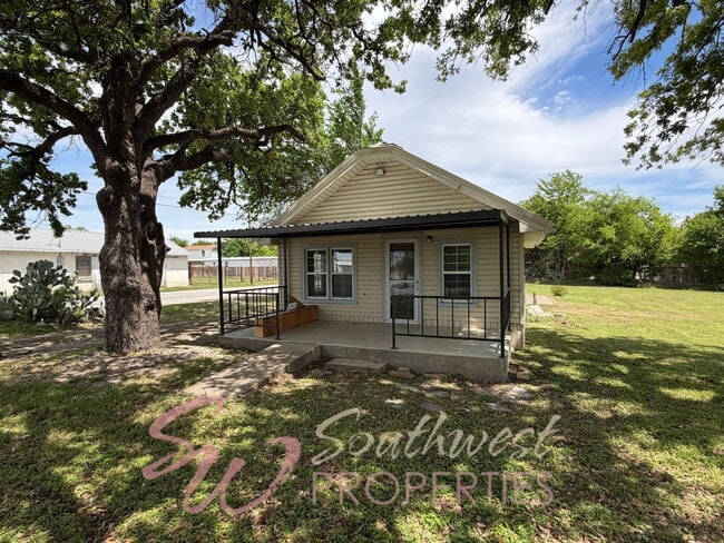 Building Photo - Charming Newly Remodeled 1 Bed / 1 Bath with Spa-Like Bathroom