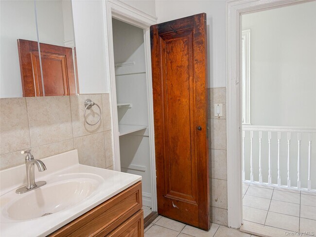 Building Photo - 2863 Coddington Ave