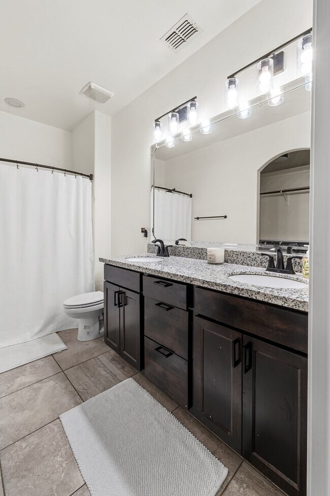 Building Photo - 201 Old Course Rd