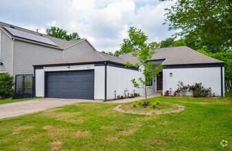 Building Photo - 14010 Briarhills Pkwy