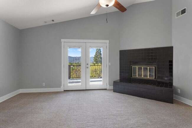 Building Photo - Gorgeous Executive Level Home 4 beds 3 baths close to hospitals and courthouse