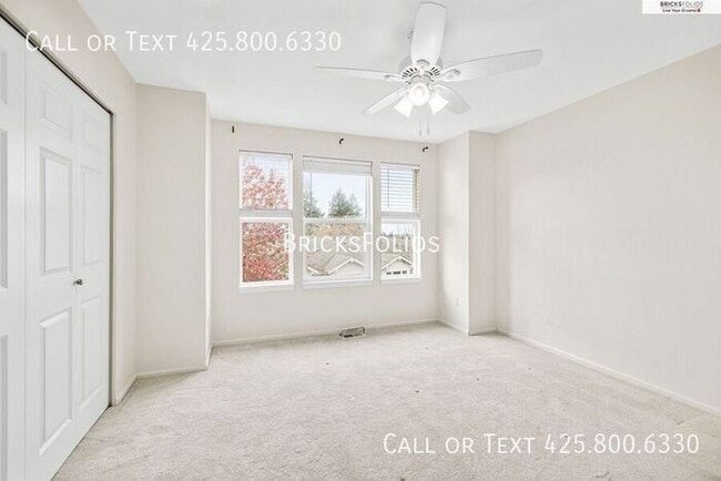 Building Photo - Prime Bellevue Location – Parkside Townhom...