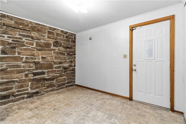 Building Photo - 1724 N Greenvalley Ave