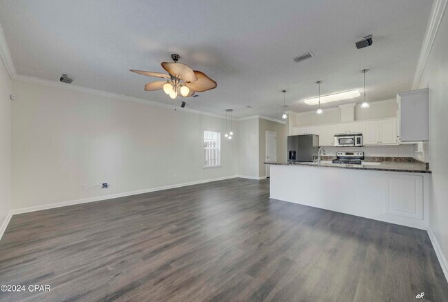 Building Photo - 6440 Summer Oak Dr