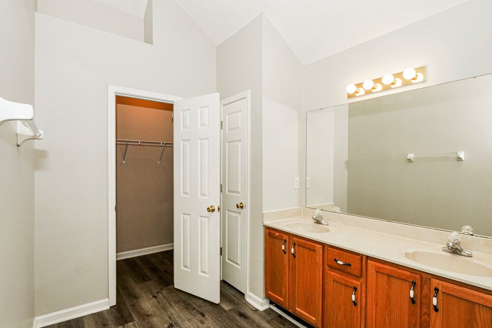 Building Photo - 75 Oakridge Cove