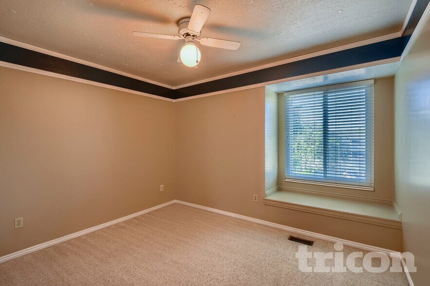 Building Photo - 1074 E 5100 S