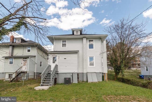 Building Photo - 2805 Hamilton Ave