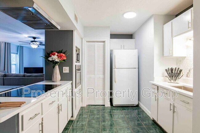 Building Photo - 14 Lieutenant St