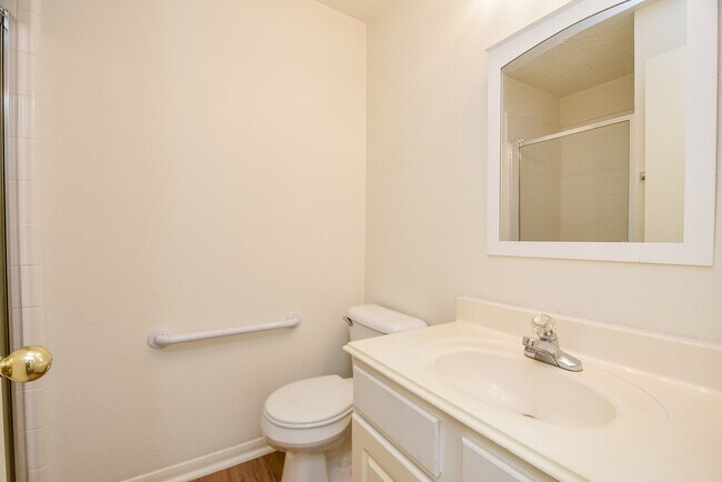 Building Photo - 8051 Bay Branch Dr