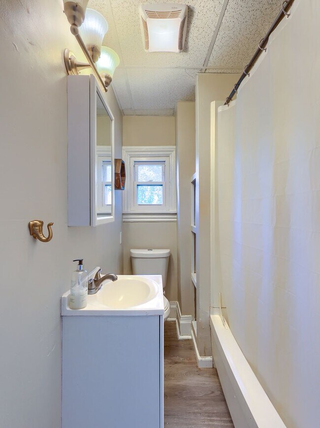 Building Photo - 206 Hamilton St