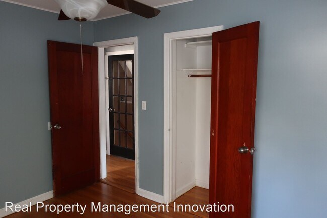 Building Photo - 4 br, 2 bath House - 221 E Hawthorne Avenue