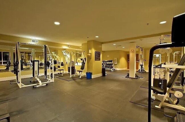 Primary Photo - 700 W Harbor Dr