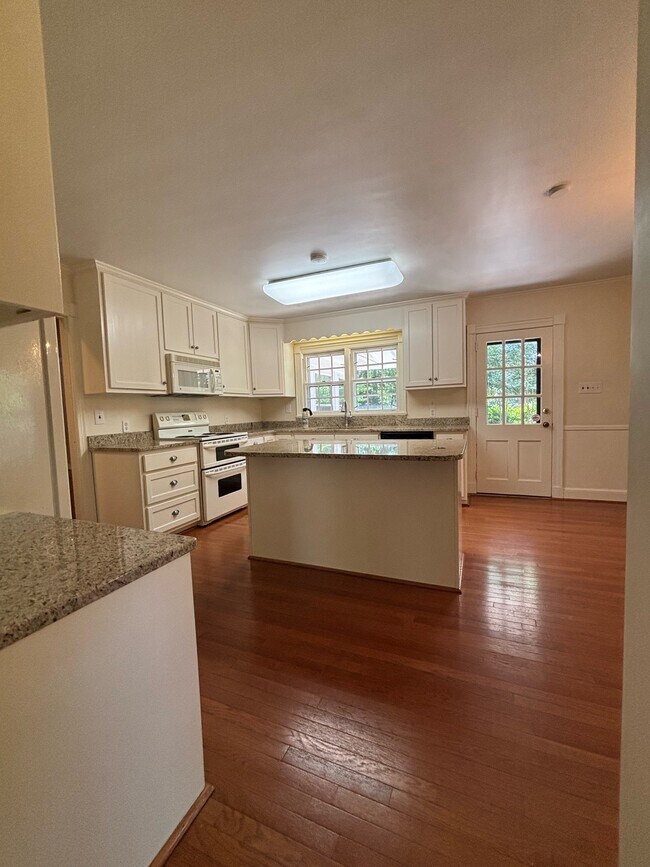 Building Photo - 1513 Raeford Rd