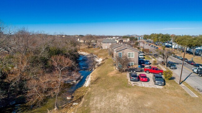 Building Photo - Charming 2BR Duplex in Austin