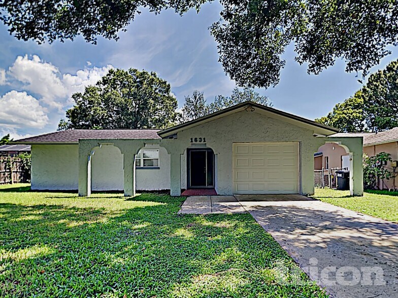 Building Photo - 1631 Spring Lake Dr