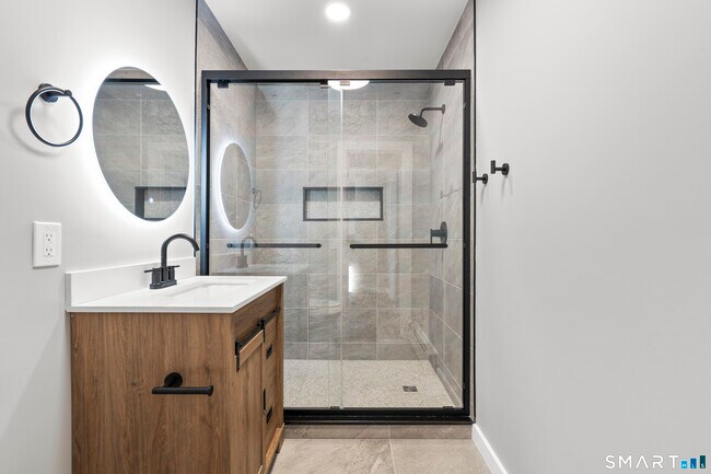 Building Photo - 105 Richmond Hill Ave