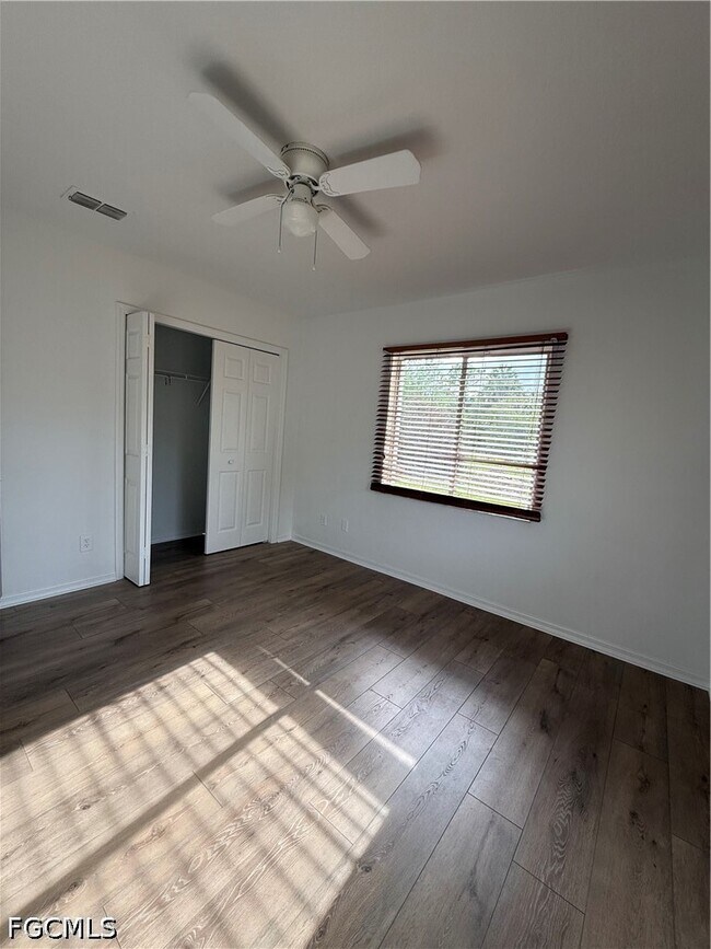 Building Photo - 1371 14th Ave NE