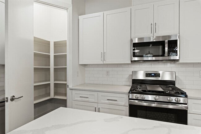 Building Photo - 847 Rachel St