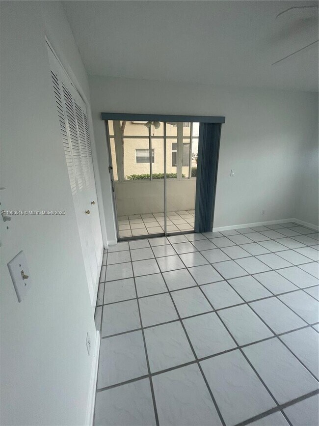 Building Photo - 485 Flanders K