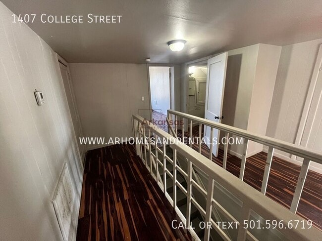 Building Photo - 1407 College St