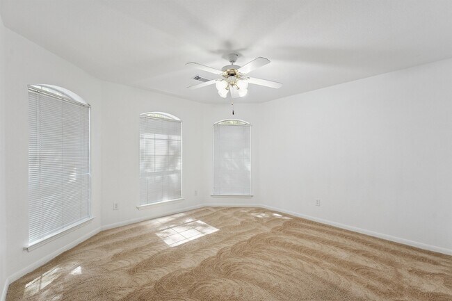 Building Photo - 86 Genesee Ridge Dr