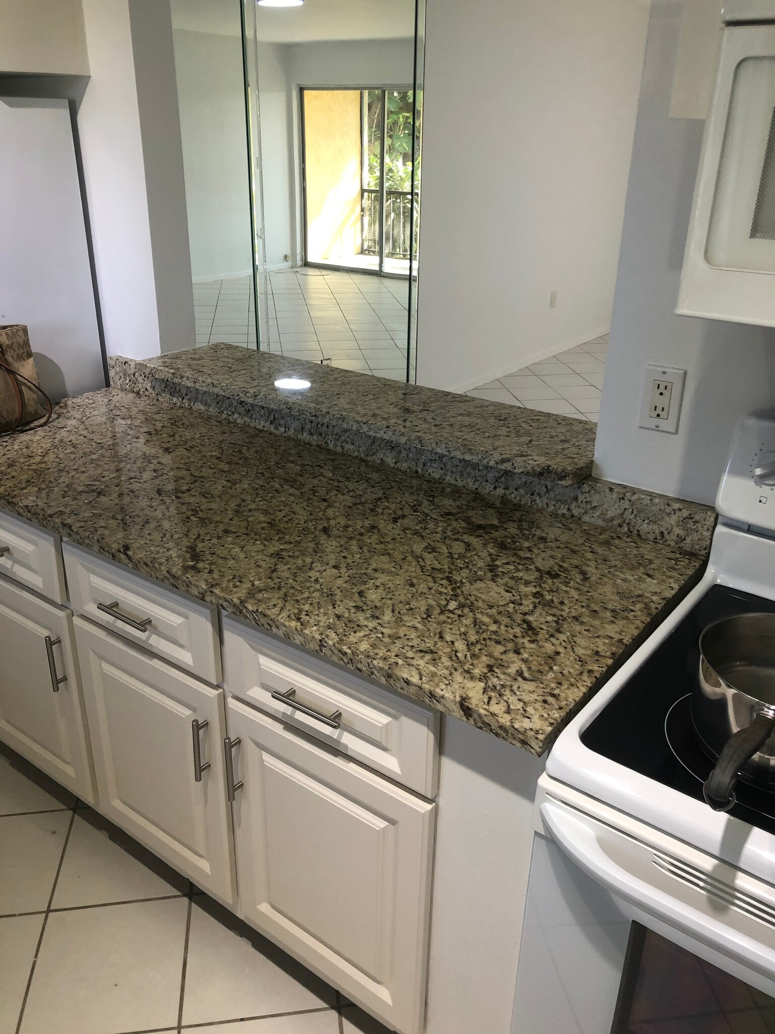 Building Photo - 866 SW 9th Street Cir