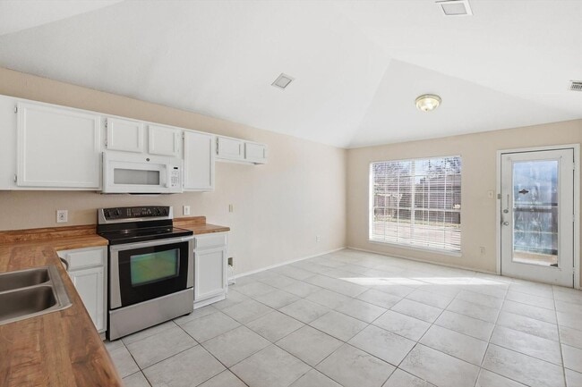 Building Photo - Half of Duplex Ready for New Tenants- 2 Bed, 2 Bath- North Richland Hills- Birdville ISD- 76180