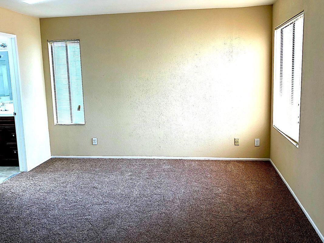 Building Photo - 38343 5th Pl W