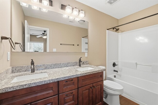 Building Photo - 112 Artesian Way