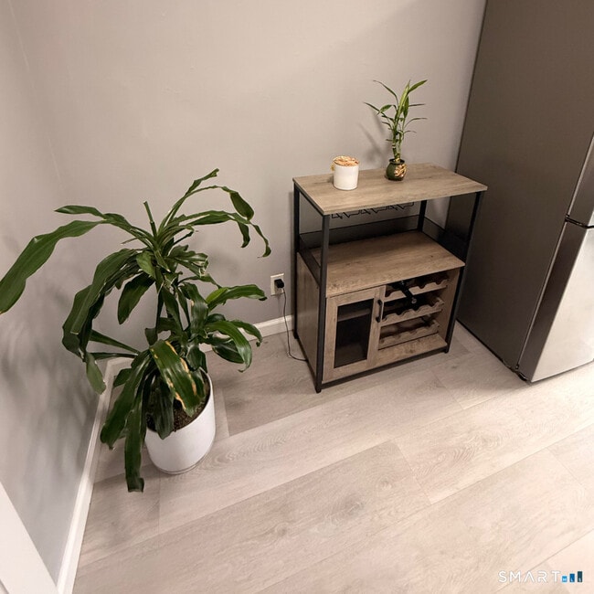 Building Photo - 30 Glenbrook Rd