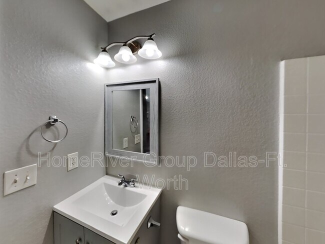 Building Photo - 207 Lake Wichita Dr