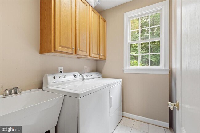 Building Photo - 5081 Wolf Run Shoals Rd