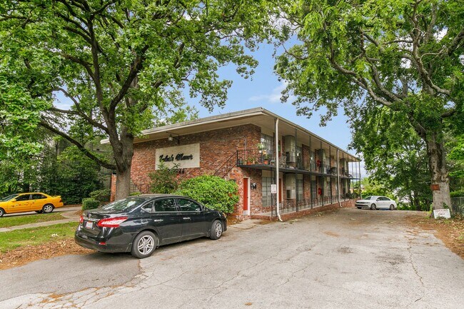 Building Photo - Celeste Manor - 1 Bedroom / 1 Bathroom Apartment