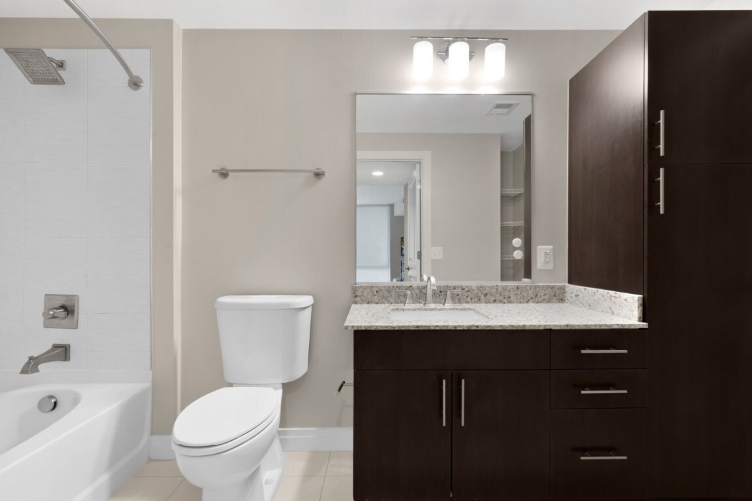 Building Photo - 3718 Midtown Dr