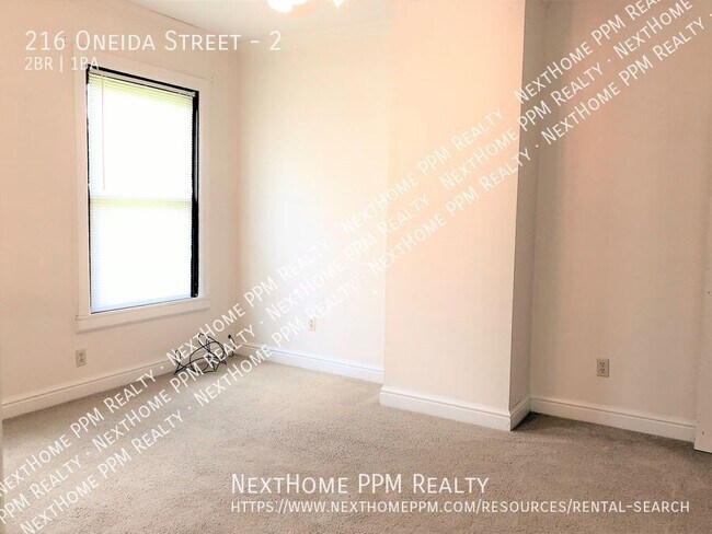 Building Photo - 216 Oneida St
