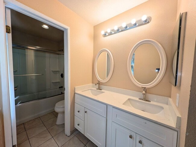 Building Photo - 141 Tuscany Ct