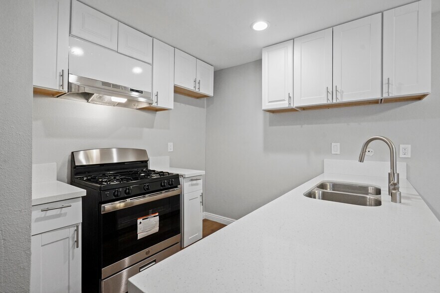 Building Photo - 8601 International Ave