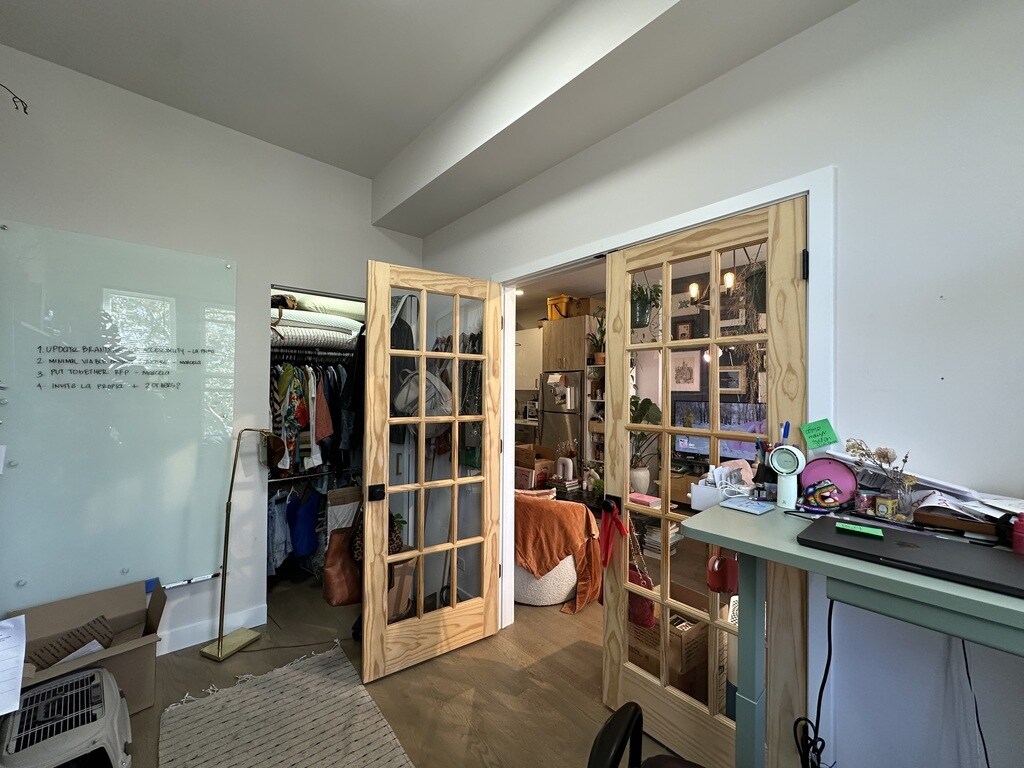 Building Photo - 841 N Mozart St