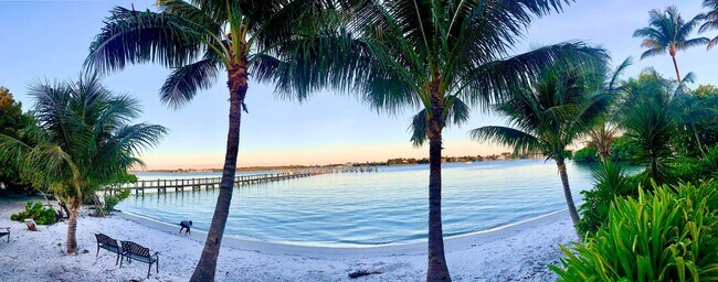 Building Photo - 20 Via Lago