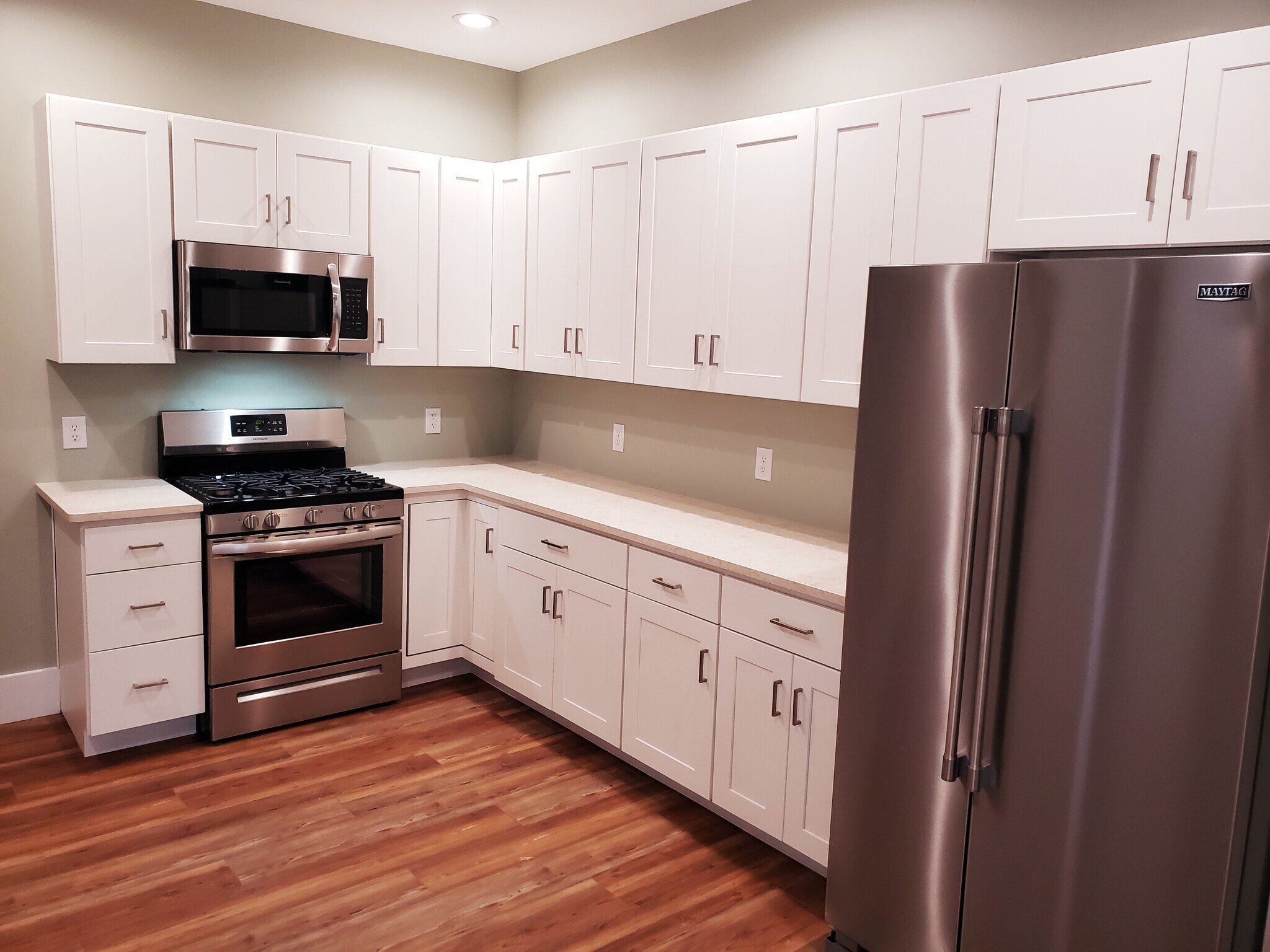 Kitchen - 1028 Highland Ave