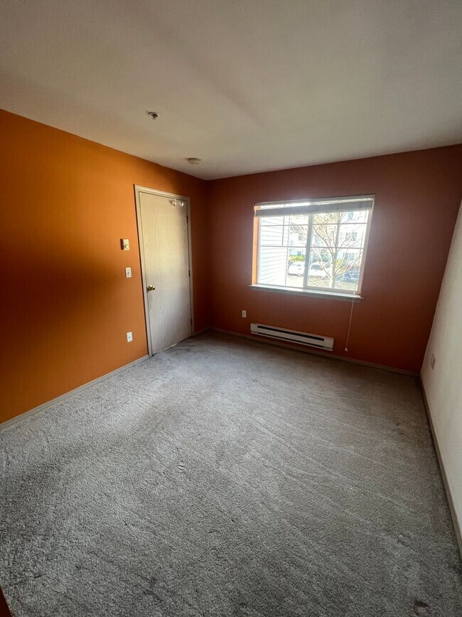 Building Photo - Cozy 2 Bedroom Condo in Everett!