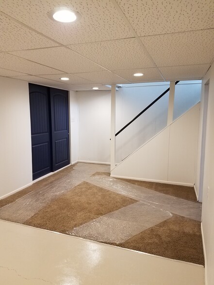 Basement staircase - 409 Hill N Dale Cir