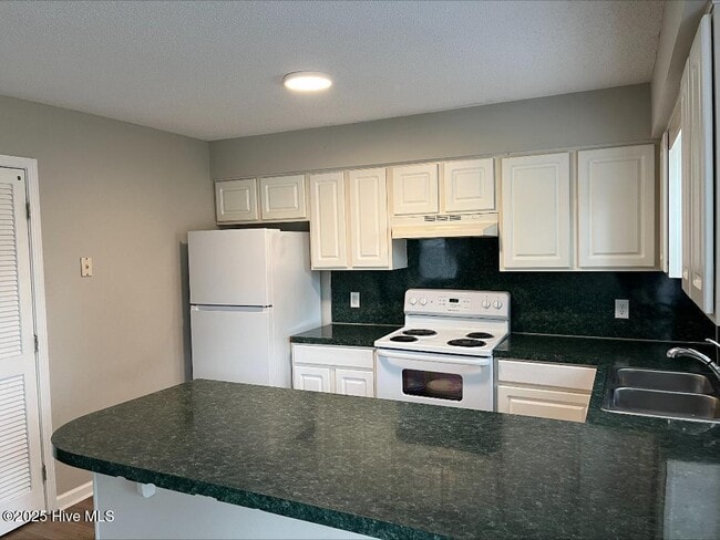 Building Photo - 2900 Mulberry Ln