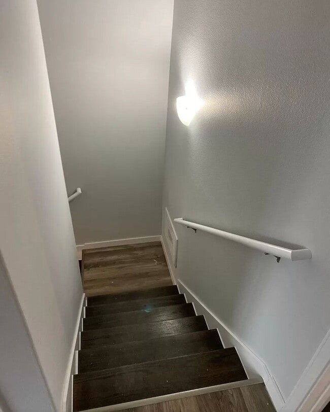 Building Photo - 3BD / 2.5BA Completely Remodeled Townhome W/ Garage, Minutes From UofA Campus