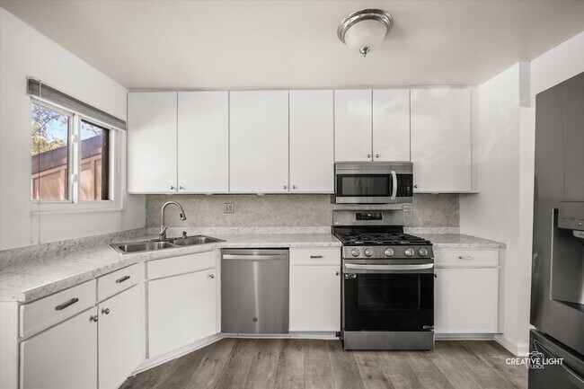 Building Photo - 772 Circle Dr